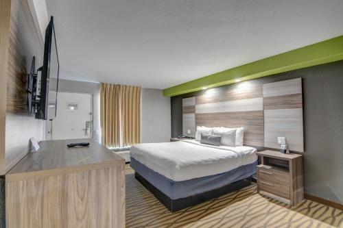 Postel nebo postele na pokoji v ubytování Seabreeze Inn - Fort Walton
