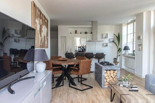 a living room with a table and a couch at casa Heemskerk in Noordwijk
