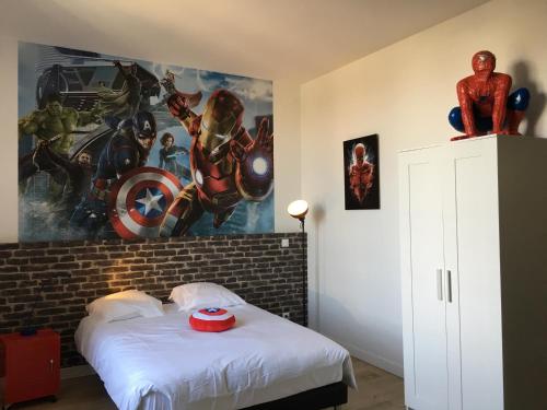 Afbeelding uit fotogalerij van Le Marvel centre la Brèche wifi vue jardin in Niort