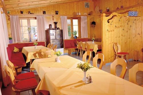 
Ein Restaurant oder anderes Speiselokal in der Unterkunft Hotel Gasthof Stocker 
