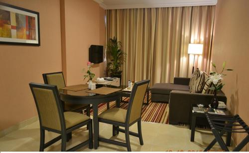  Executive Suites -  Room  picture :   TV    Air conditioning    Hairdryer                           