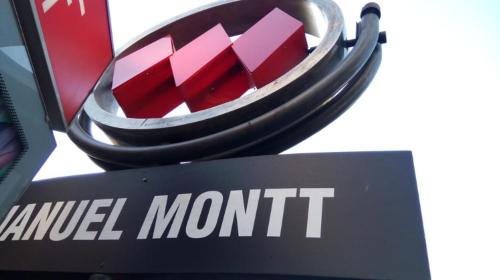 a sign for aundai morrill morrett car dealership at San Agustín Apart in Santiago