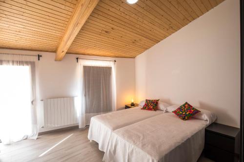 Postel nebo postele na pokoji v ubytování Apartamentos Cáceres Turístico