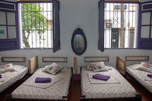 Un pat sau paturi într-o cameră la Hostal Encuentro