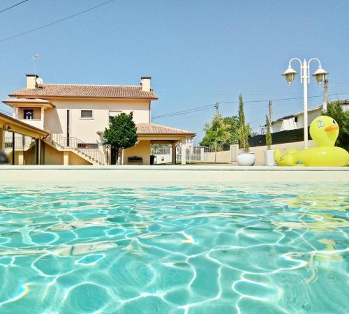 a pool of water in front of a house at Casa de Barreiros in Braga