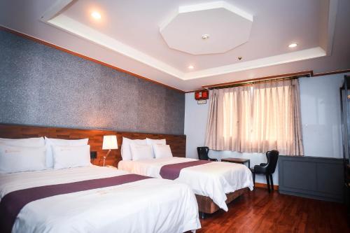 Кровать или кровати в номере Hotel Noblesse