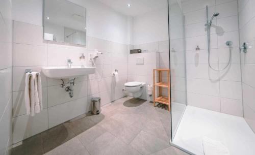 a bathroom with a sink and a shower and a toilet at Ferienhof Laurentius in Oedheim