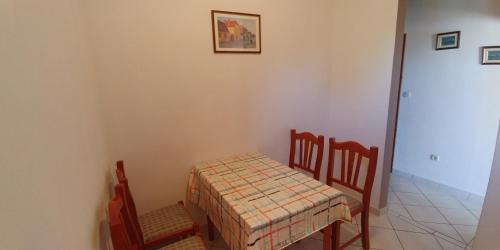 Zona de comedor en el hostal o pensión