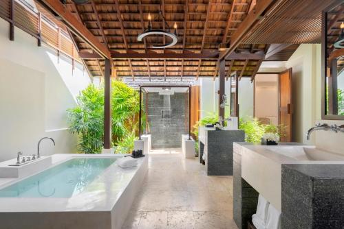 Koupelna v ubytování SALA Samui Choengmon Beach Resort