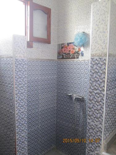 Bilik mandi di Zwina Appart, A Small, Cozy Family Nest