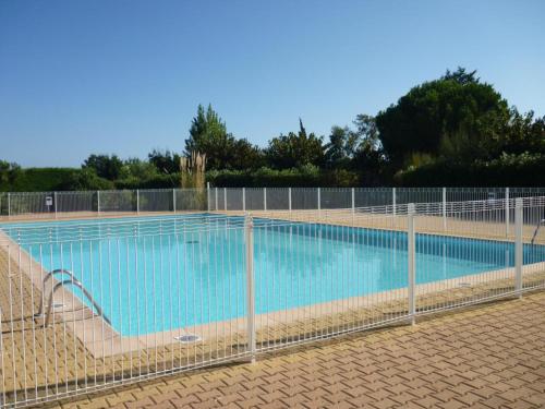 Bazén v ubytování Les Jardins Du Golf – Mandelieu nebo v jeho okolí