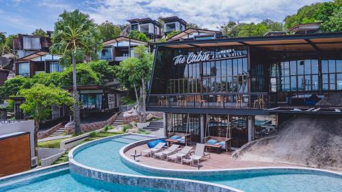 Swimming pool sa o malapit sa The Cabin Beach Resort