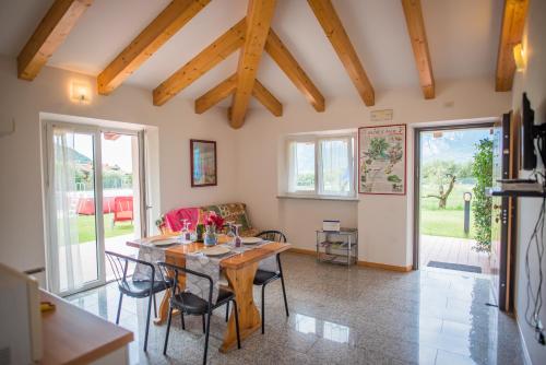 a living room with a wooden table and chairs at Agriturismo Trefrutti in Arco