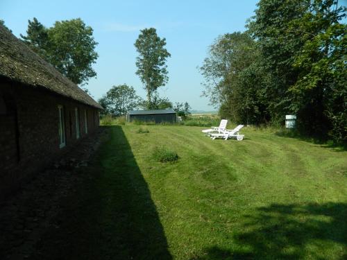 Taman di luar Haubarg Pernörhof