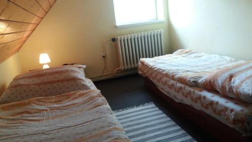 En eller flere senge i et værelse på Chata Kubko
