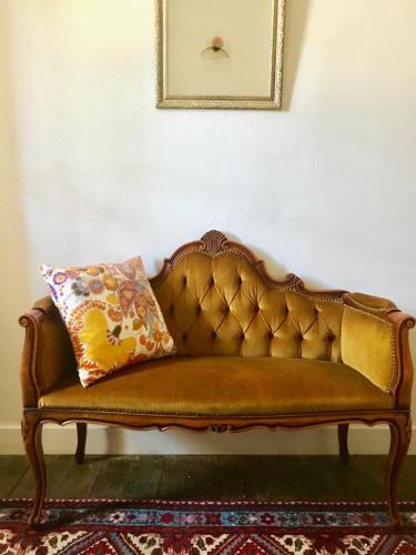 a brown couch sitting in a room with a pillow at Housica & Co 2 in Ucciani