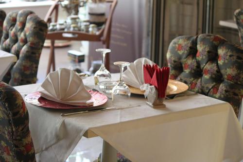 a table with hats and napkins on top of it at 2 KITARRAT Boutique Hotel & SPA in Durrës