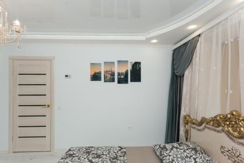 Ένα ή περισσότερα κρεβάτια σε δωμάτιο στο De LUXE apartments Centr 1 floor