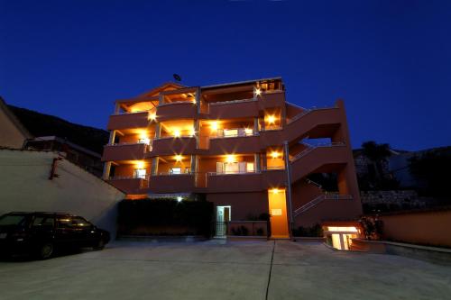 Gallery image of Apartments Fjondra in Budva