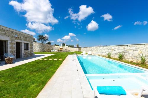 Kolam renang di atau dekat dengan Thalmargia Villas, Ultimate Peace & Privacy, By ThinkVilla
