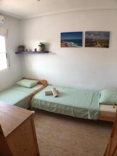 a room with two beds in a room at Casa Vromans Alto in Torrevieja