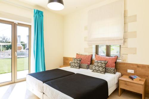 Katil atau katil-katil dalam bilik di Thalmargia Villas, Ultimate Peace & Privacy, By ThinkVilla