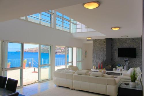 The Artist Villa