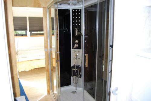 a room with a glass door with a wine rack at Tiny House Ruheoase in Zwettl Stadt