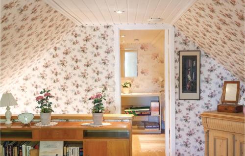 a room with a wall covered in floral wallpaper at Gorgeous Apartment In Holmsund With Sauna in Holmsund