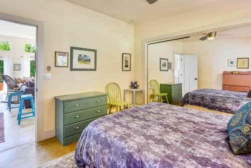 a bedroom with two beds and a table with chairs at Celia's Garden in Graton