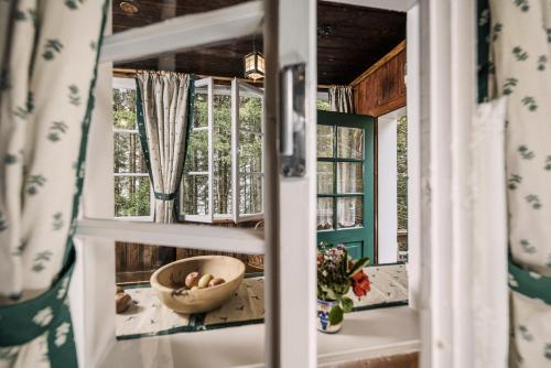 a room with a window and a bowl on a window sill at Berghütte Hochpillberg in Pill