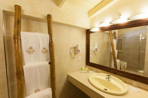Ett badrum på Hotel Rural Cas Pla