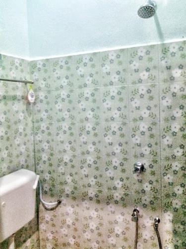 Ένα μπάνιο στο Rose Inn Motel