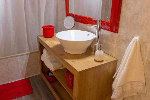 a bathroom with a sink and a mirror on a counter at Casa Abuela Nila in Cogeces de Iscar