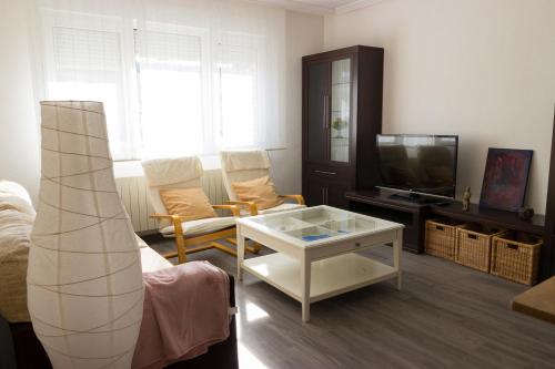 a living room with a coffee table and a tv at Casa Abuela Nila in Cogeces de Iscar