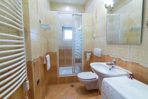 Ванная комната в Krynica Apartamenty Apartament Słoneczny Deptak