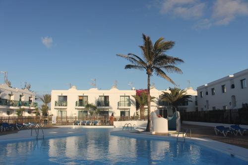 The swimming pool at or close to Magnifico apartamento en las dunas de corralejo