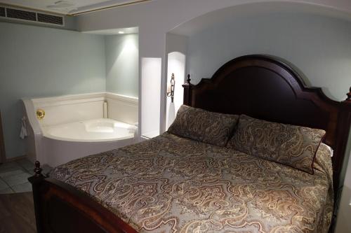 a bedroom with a bed and a bath tub at Chateau Louis Hotel & Conference Centre in Edmonton
