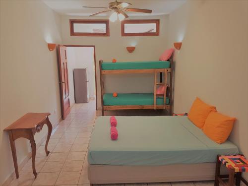 Двухъярусная кровать или двухъярусные кровати в номере Casa Calala