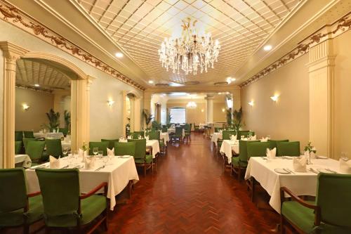 Restaurace v ubytování The Ambassador, Marine Drive, Mumbai