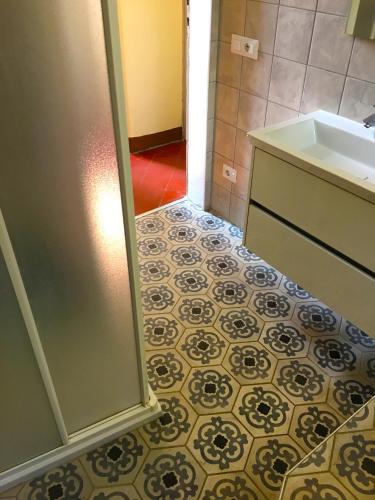 a bathroom with a sink and a tile floor at Villa Galli in Cittiglio
