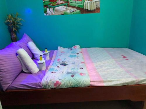 Ein Bett oder Betten in einem Zimmer der Unterkunft ALERTA ROOFTOP LODGE