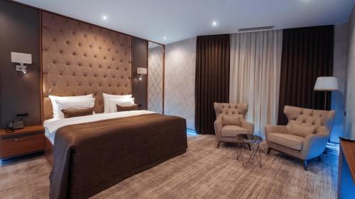 Säng eller sängar i ett rum på Midtown Hotel Baku