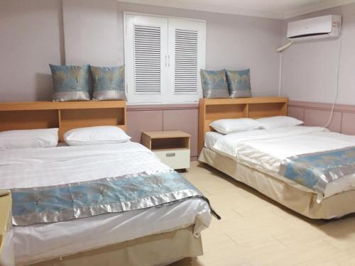 Voodi või voodid majutusasutuse Daegu Gyeong`s Hostel - Foreigner Only toas
