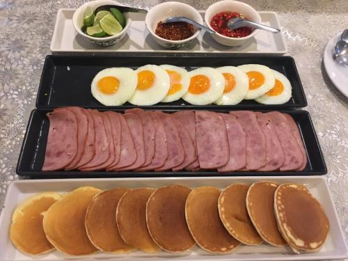 ホテルの敷地内または近くでの食事または食べ物