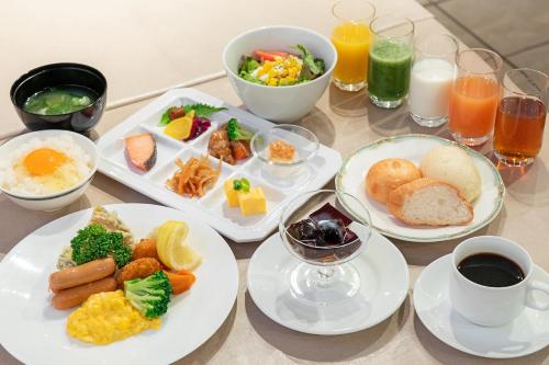 ホテルの敷地内または近くでの食事または食べ物