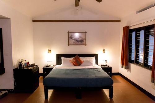 Amritara Shalimar Spice Garden Resort & Spaにあるベッド