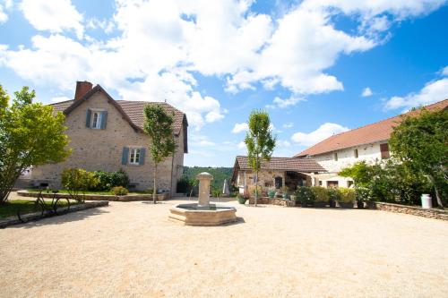 a courtyard with a fountain in front of a building at La Ferme du Cayla in Linac