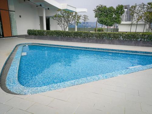 Swimming pool sa o malapit sa Gt Home encorp strand residence (alpha ivf )