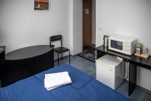a living room with a table and a microwave at Vilnius Centre Flat in Vilnius
